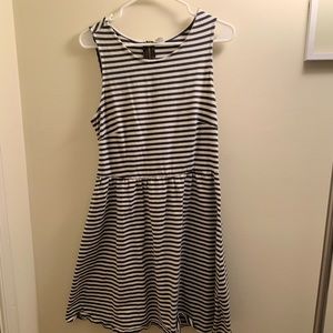 Striped dress with zipper